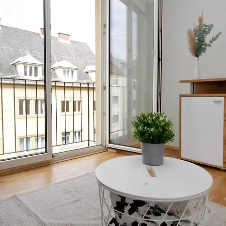 Flataid Apartment Annenstrasse Bahnhof Graz Esterno foto